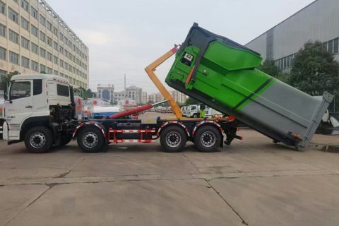 东风天龙勾臂垃圾车