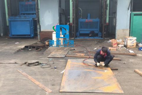 德阳广汉两套垂直式垃圾压缩机安装调试进入收尾阶段