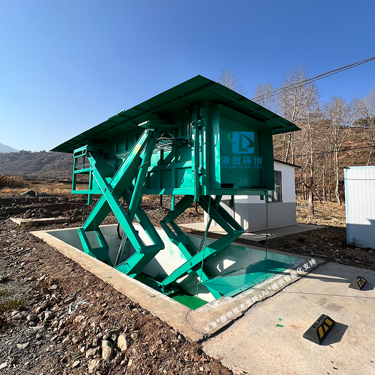 PLSP-10系列地埋式垃圾站(水平压缩)举升状态，对接垃圾转运车辆
